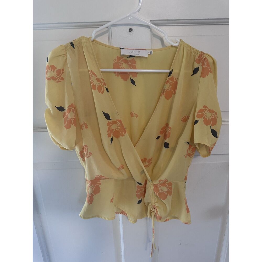 ASTR The Label XS Yellow Orange Floral Wrap Peplum Puff Sleeve Blouse